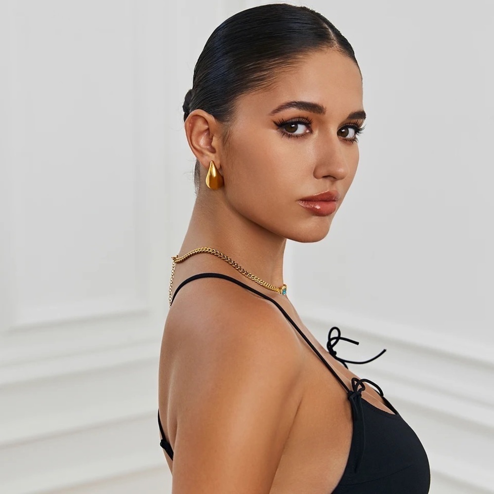 18k Gold Plated *Water Drop Stud* Earrings - Picture 6 of 11